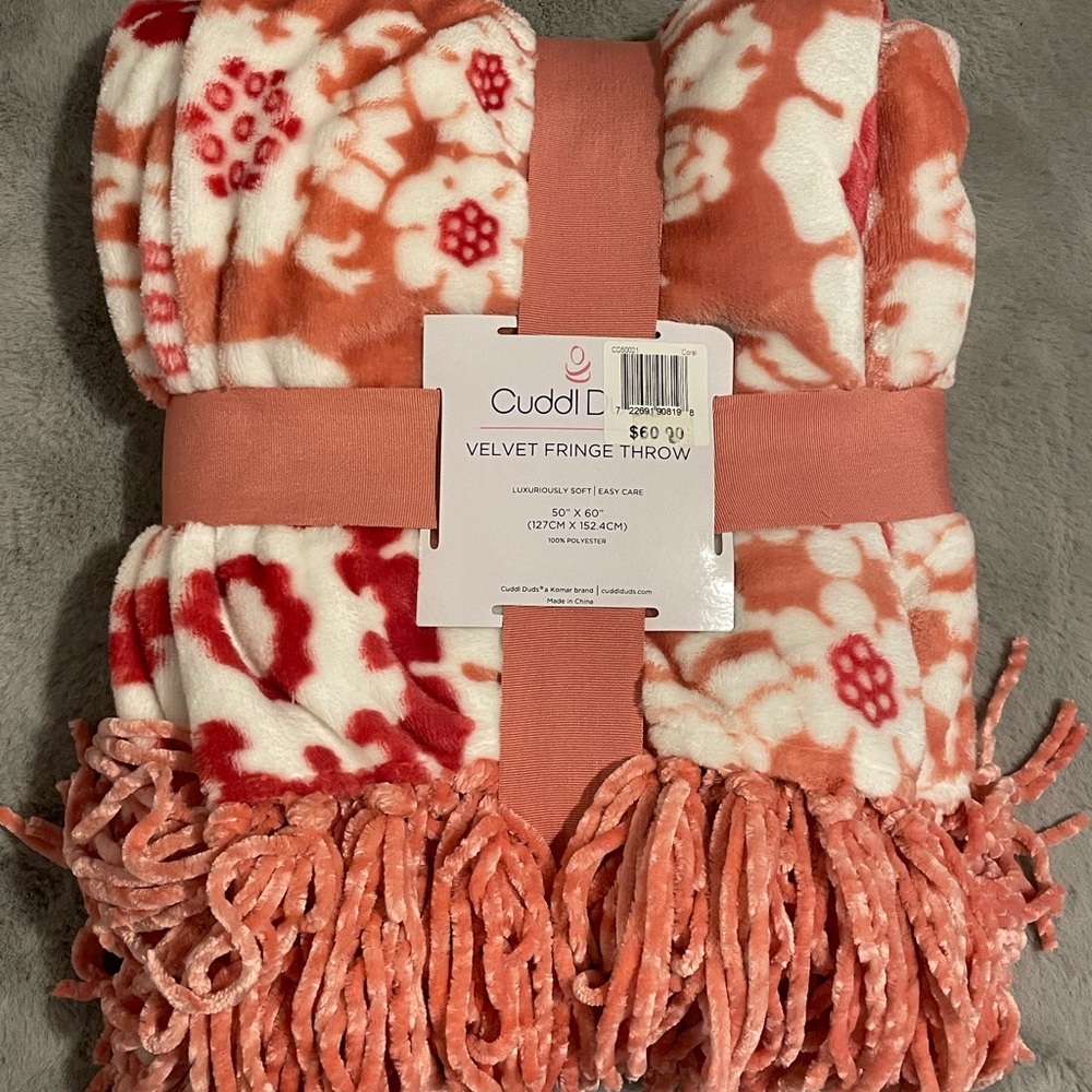 🥶NWT Cuddl Duds Velvet Fringe Throw